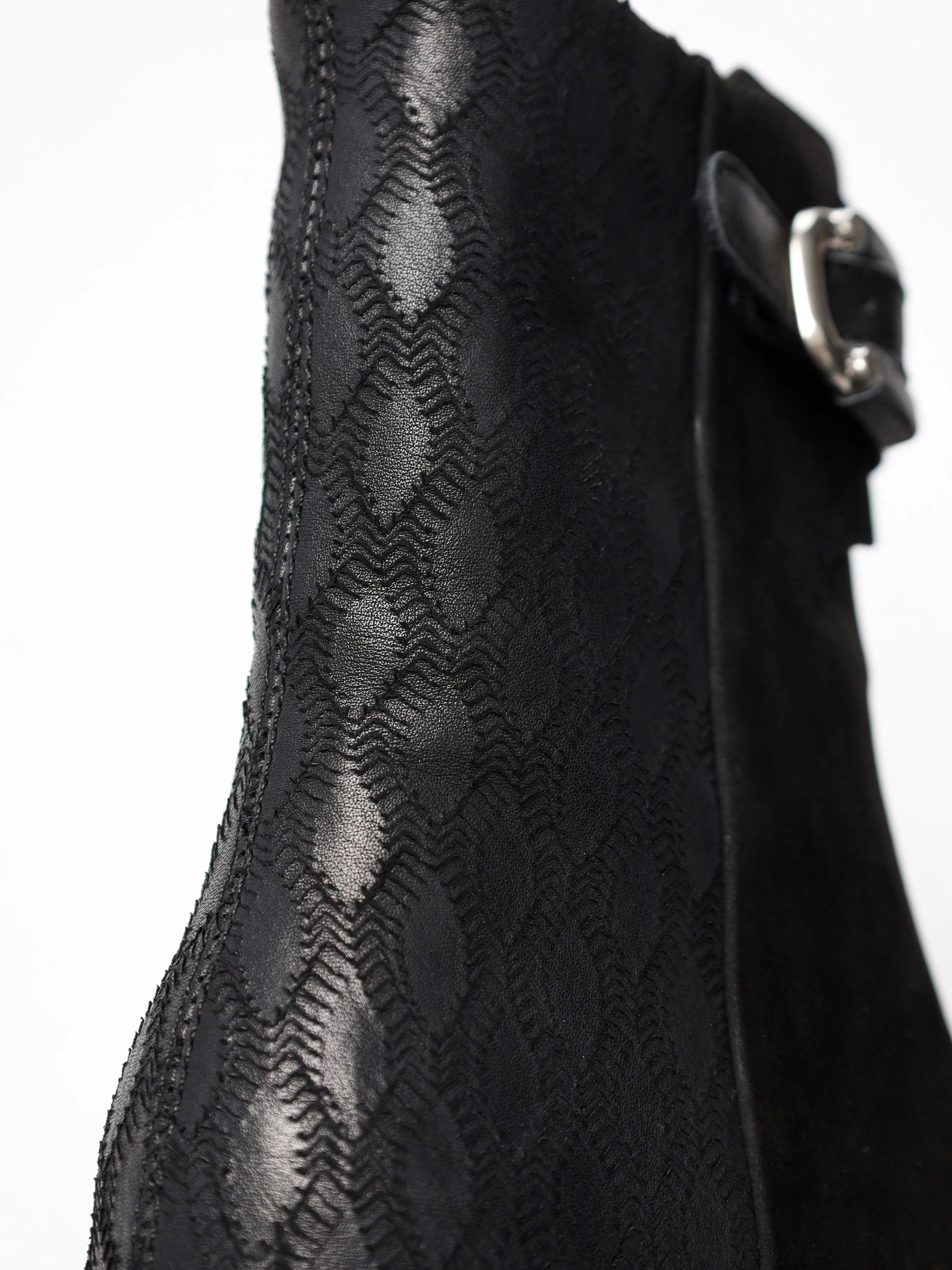 Ботинки комбинированные черного цвета на среднем каблуке